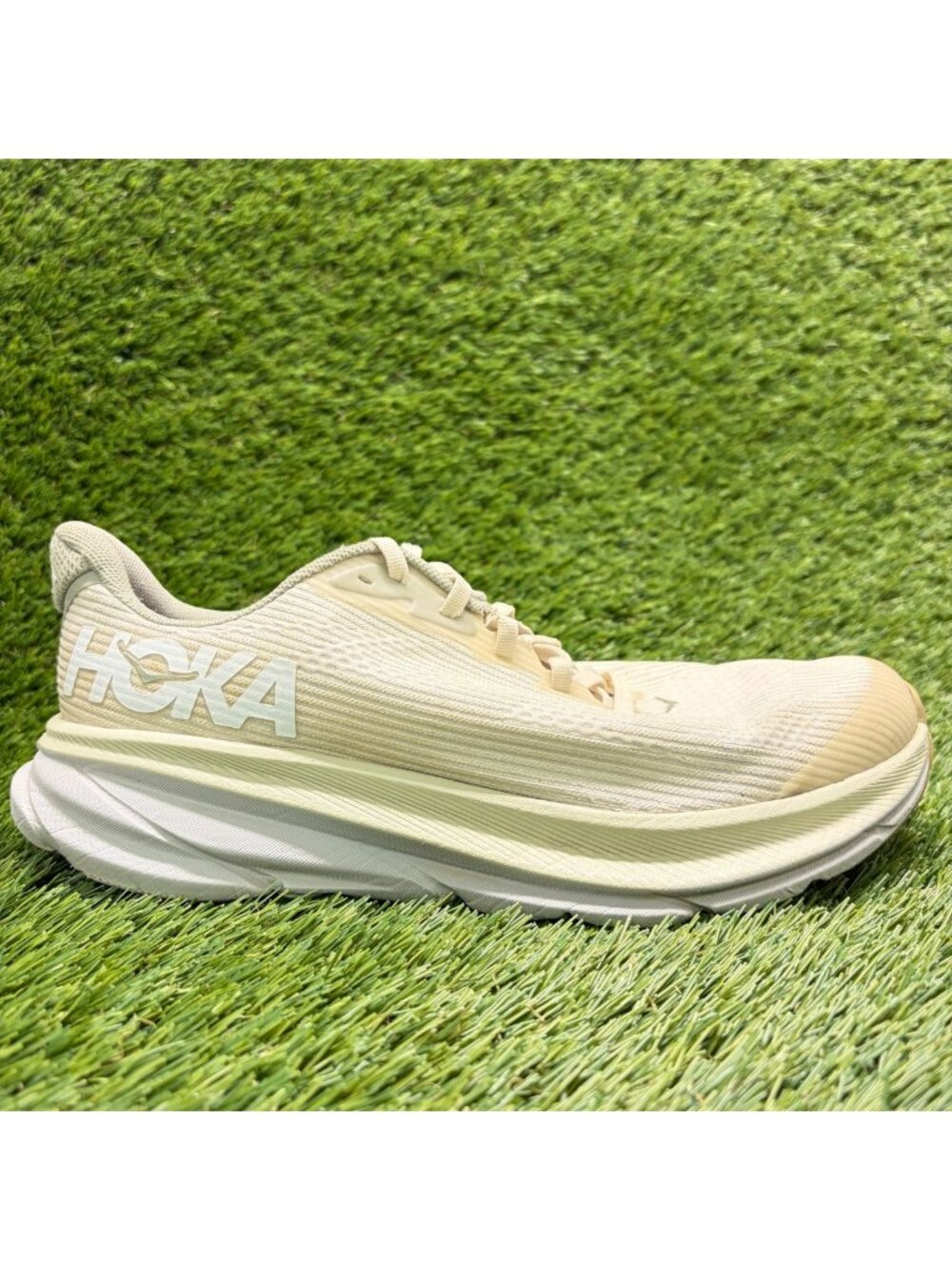 Hoka One One Clifton 9 Boys Size 7Y Oat Milk Athletic Running Shoes Sneakers